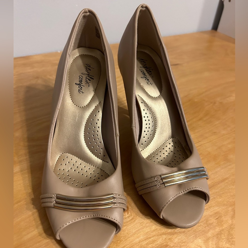 Pumps with cushion support. Women’s 7.